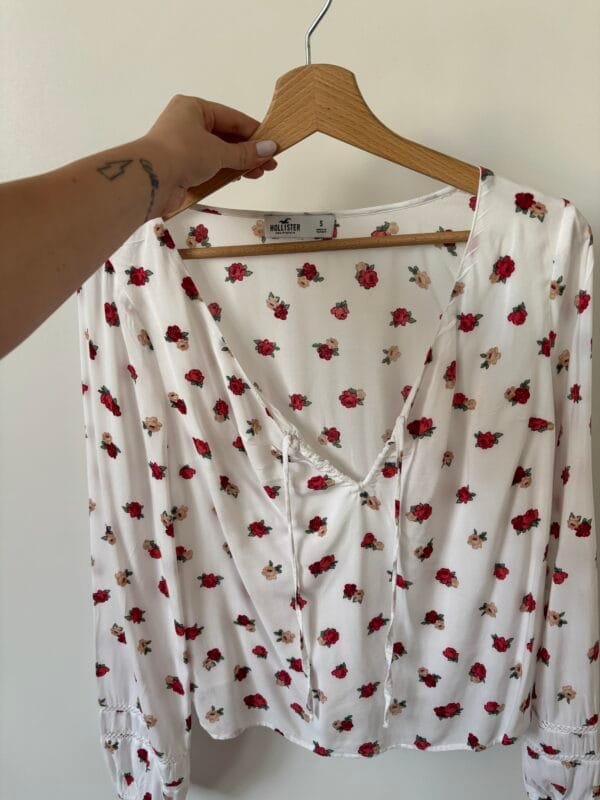 Bluzka Hollister California S 100% wiskoza - obrazek 3