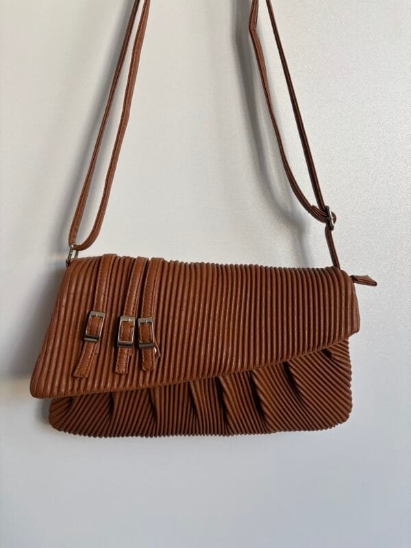 Brązowa torebka na ramię vintage boho retro plisowana - obrazek 4